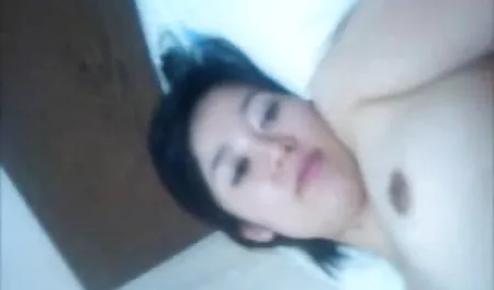 丰满的月神星变得性交