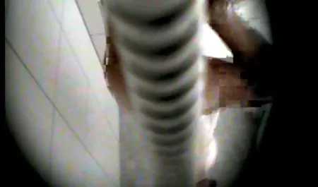 黑小鸡阿德里安玛雅在猫的深处被击倒