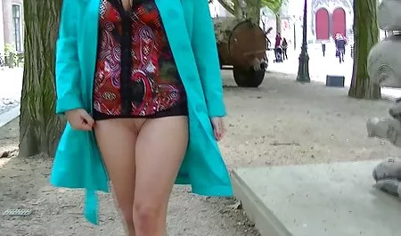 热和角质妈妈给脚和Handjob